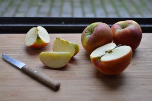 foods that clean your teeth apple