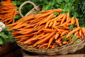 foods that clean your teeth carrots